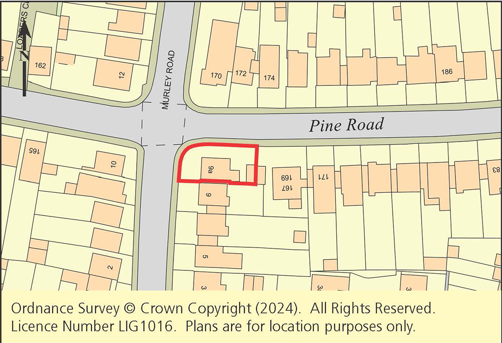 Lot: 33 - FREEHOLD DETACHED BUILDING ARRANGED AS TWO SELF-CONTAINED FLATS WITH GARAGE -